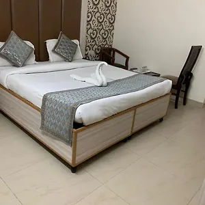 Star Palace - Near Karol Bagh Metro Hotel